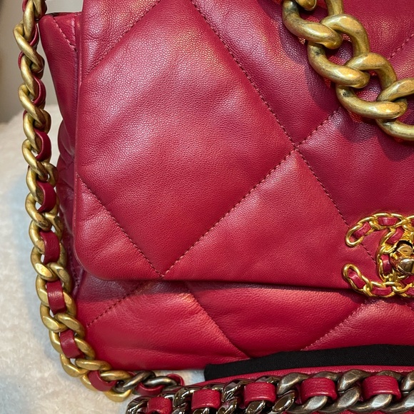 Chanel Red large 19 Flap Bag - Picture 3 of 16